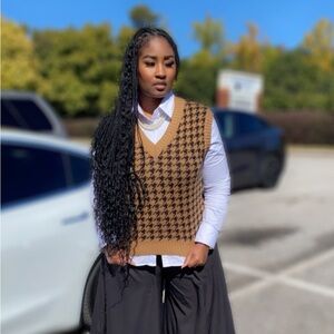 Preppy Knit vest no sleeves super cute preppy pattern have